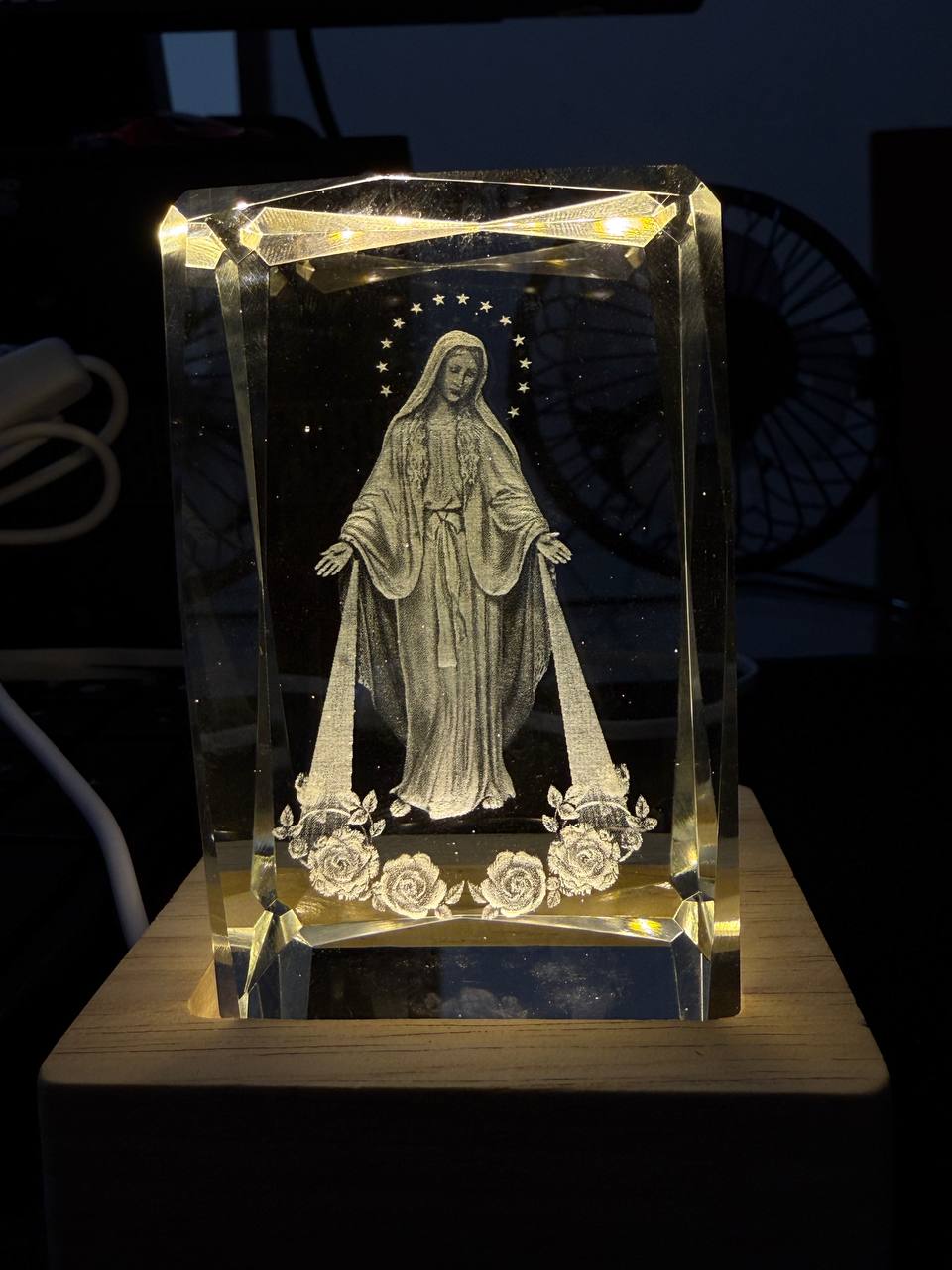 Cubo Luz de Cristal Con Imagen Milagrosa